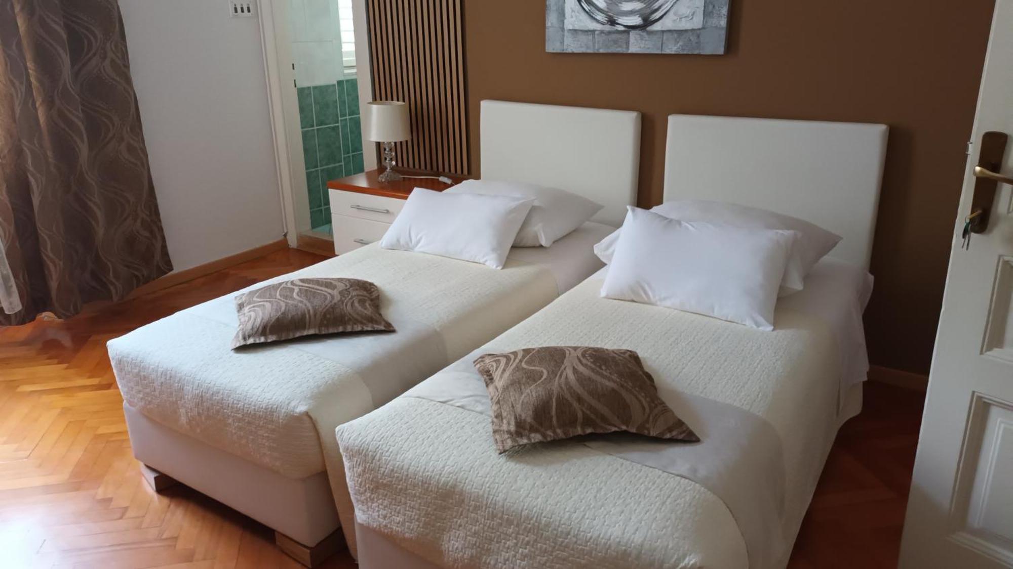 Guesthouse Vrlic สปลิท ภายนอก รูปภาพ