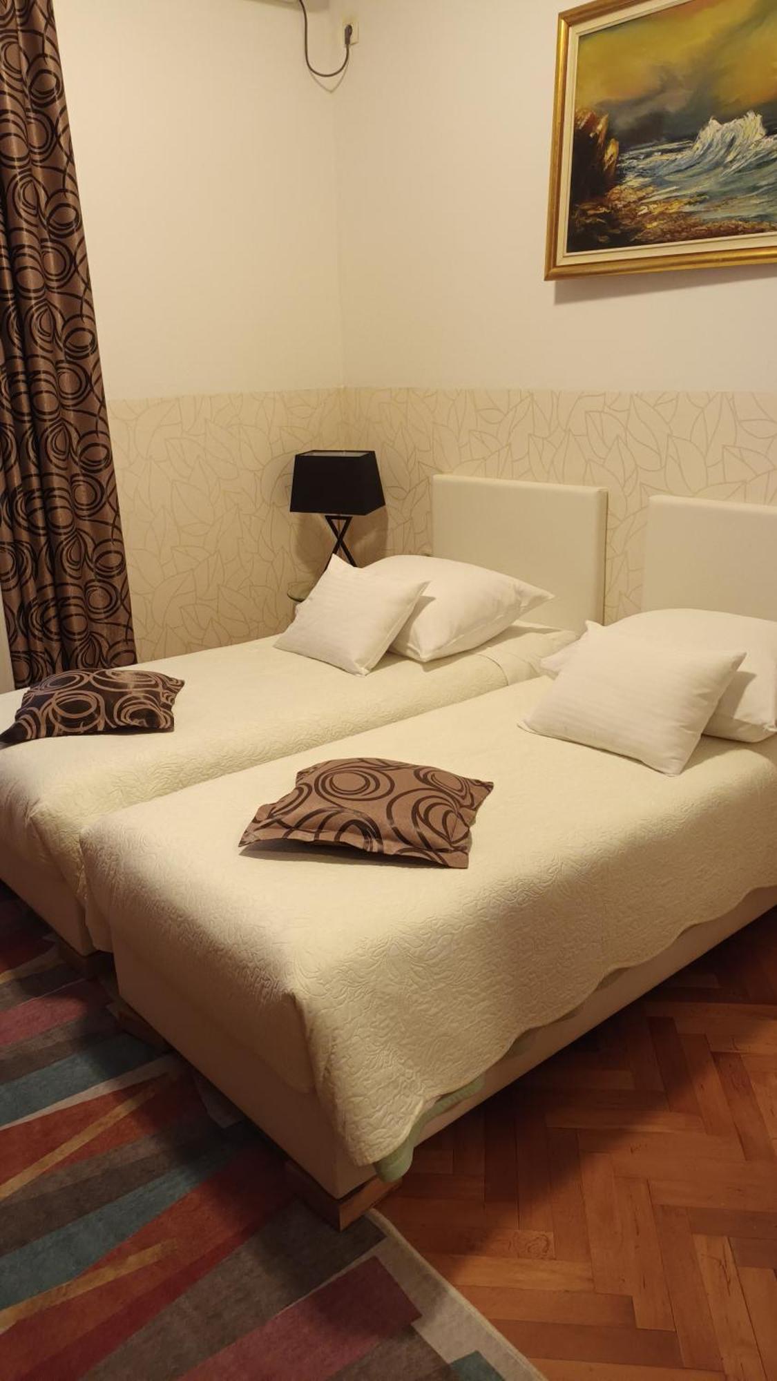 Guesthouse Vrlic สปลิท ภายนอก รูปภาพ