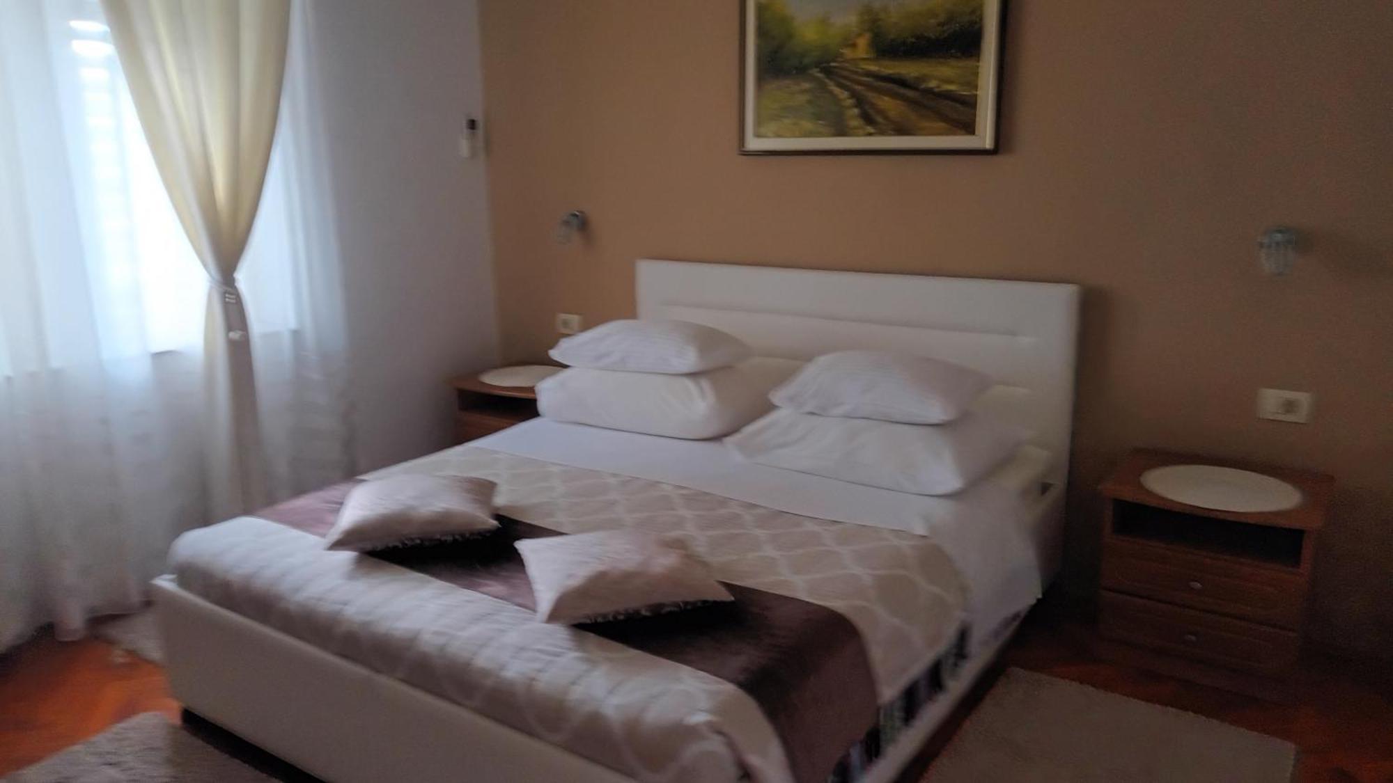 Guesthouse Vrlic สปลิท ภายนอก รูปภาพ